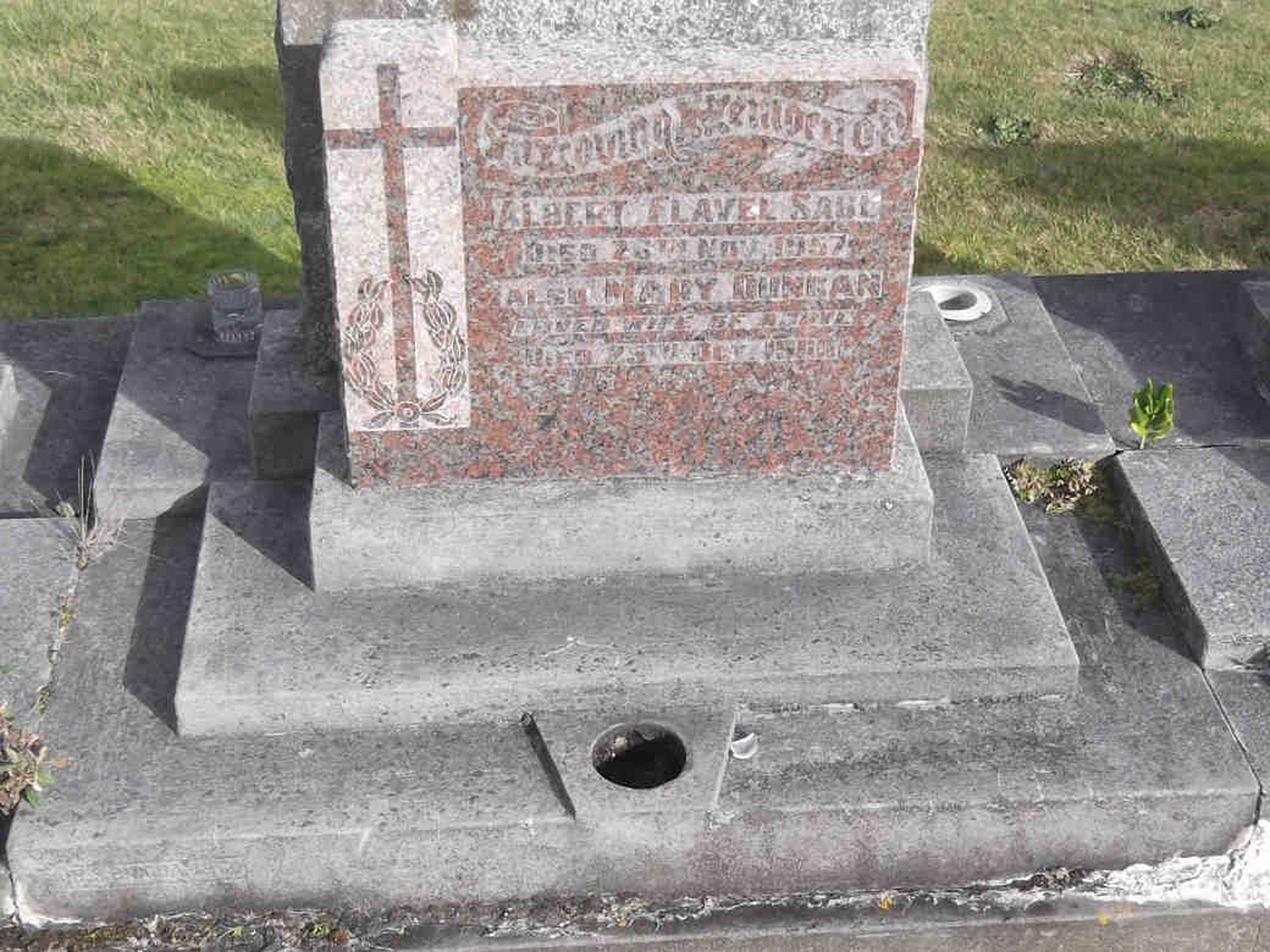 Photo of headstones/Mary Duncan McLennan hdstn 1960 Dunedin